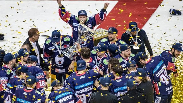 Die Eisbären Berlin haben sich den achten Meisterschaftstitel in der DEL geholt.