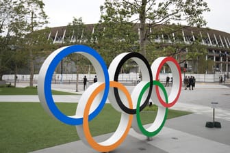 Die Olympischen Ringe in Tokyo (Archivbild). Ob die Spiele jemals ausgetragen werden, ist fraglich.