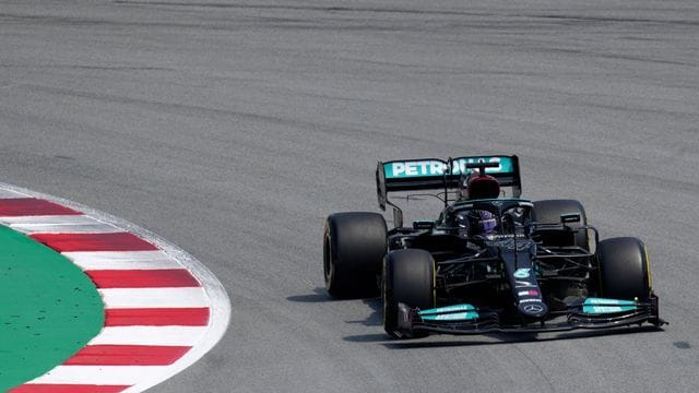 Weltmeister Hamilton geht beim Großen Preis von Spanien von der Pole ins Rennen - seiner 100.