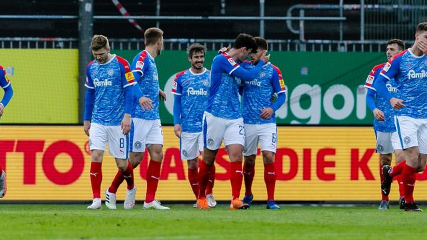 Holstein Kiel erhöht mit dem Sieg gegen St.