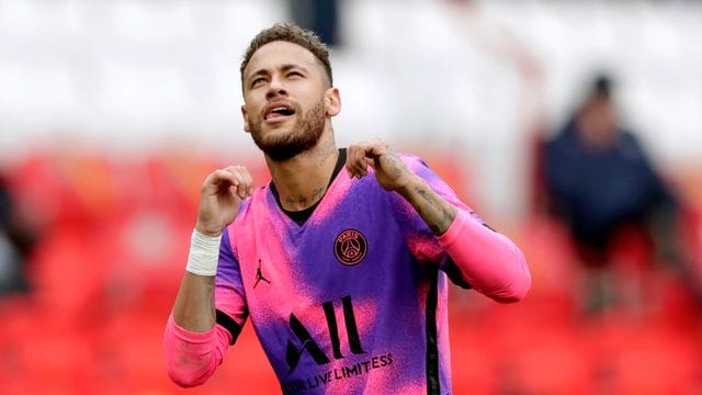 Neymar war 2017 für die Rekordablösesumme von 222 Millionen Euro vom FC Barcelona zu PSG gewechselt. Neymar war 2017 für die Rekordablösesumme von 222 Millionen Euro vom FC Barcelona zu PSG gewechselt.