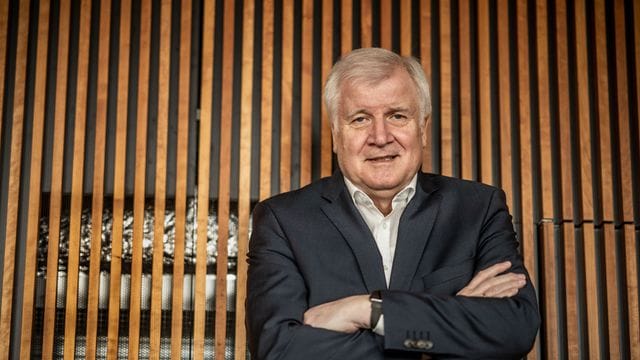Horst Seehofer (CSU), Bundesminister des Innern, für Bau und Heimat, aufgenommen nach einem Interview mit der dpa Deutsche Presse-Agentur. Horst Seehofer (CSU), Bundesminister des Innern, für Bau und Heimat, aufgenommen nach einem Interview mit der dpa Deutsche Presse-Agentur.