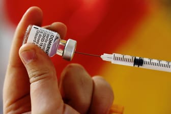 Der Corona-Impfstoff von Biontech / Pfizer: Die EU hat nun 1,8 Milliarden neue Dosen geordert.