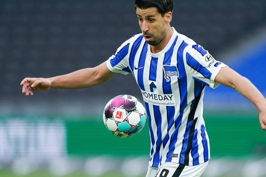 Sein Einsatz bleibt nach einer Wadenverhärtung fraglich: Hertha-Spieler Sami Khedira.