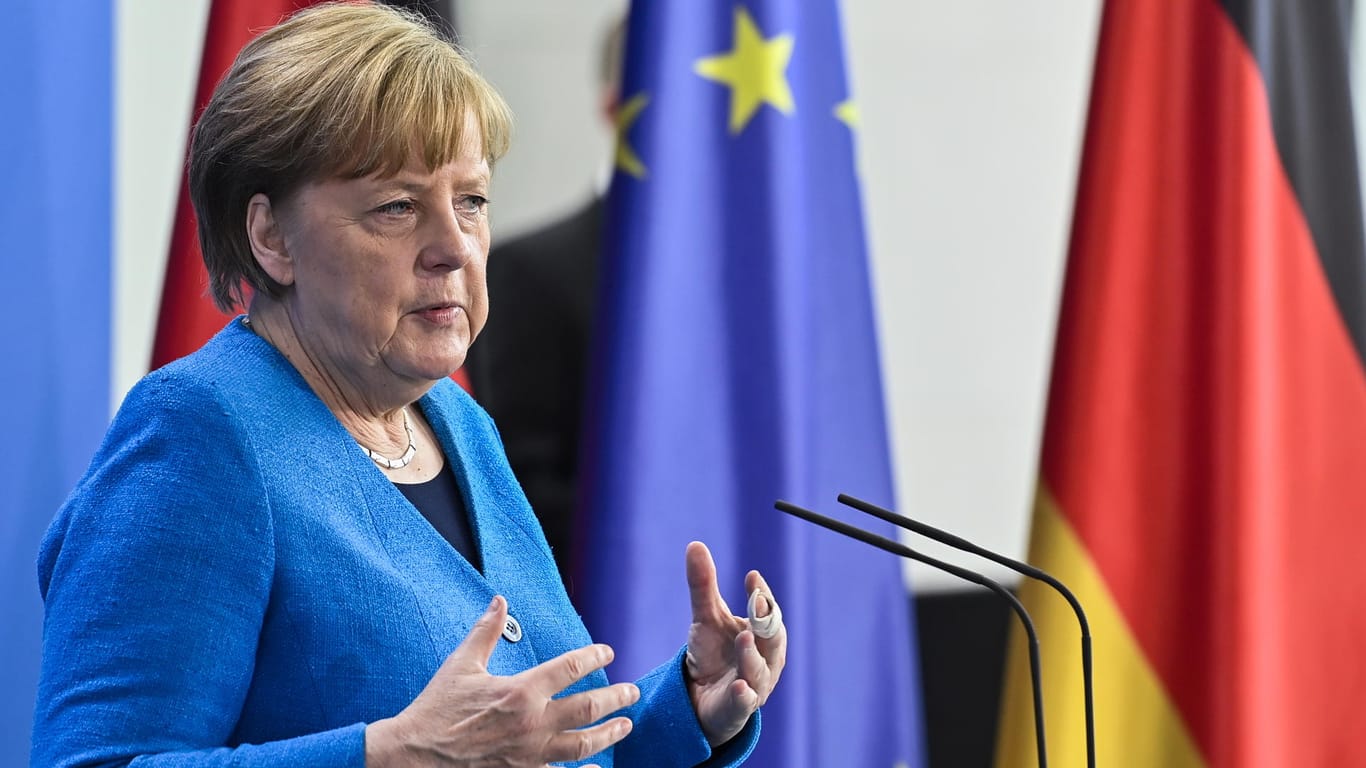 Kanzlerin Angela Merkel: Deutsche Unternehmen vergeben bereits Lizenzen für ihre Impfstoffe ins Ausland, so Merkel.