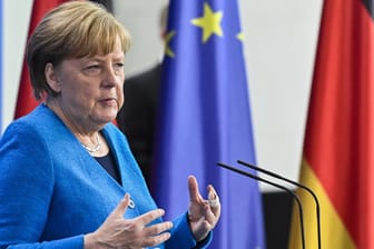 Kanzlerin Angela Merkel: Deutsche Unternehmen vergeben bereits Lizenzen für ihre Impfstoffe ins Ausland, so Merkel.