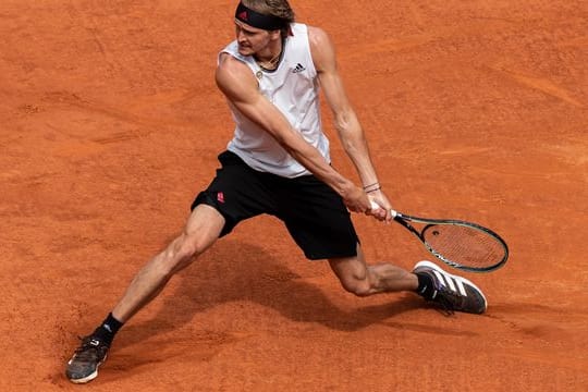 Alexander Zverev hat sich im Halbfinale von Madrid mit 6:3 und 6:4 gegen Dominic Thiem durchgesetzt.