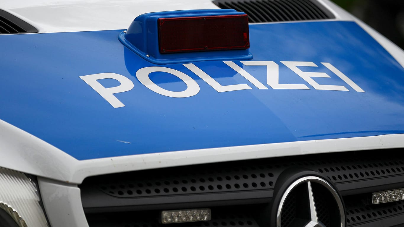 Einsatzfahrzeug der Polizei München: Zum neunten Bayern-Titel in Folge gab es einen kleinen Scherz.