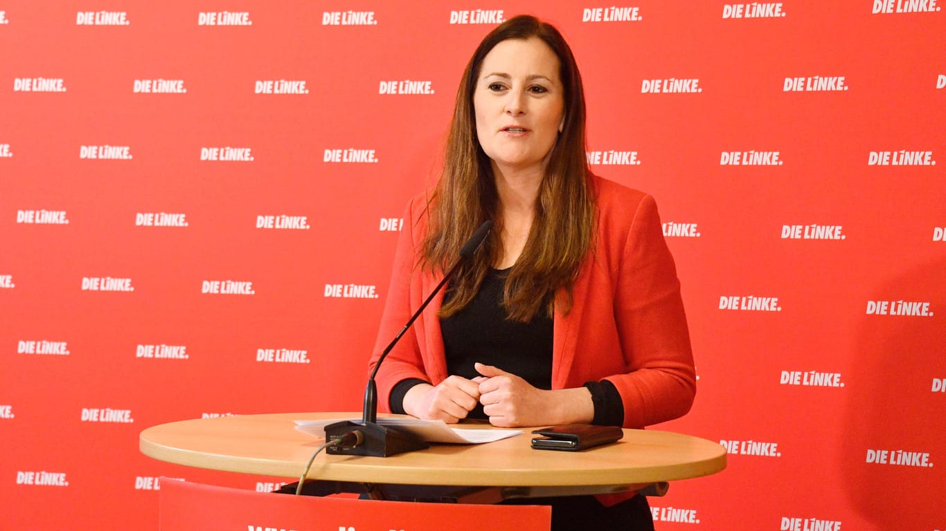 Janine Wissler bei einer Pressekonferenz in Berlin: Die Vorsitzende der Linkspartei lehnt ein Bekenntnis zur Nato ab.