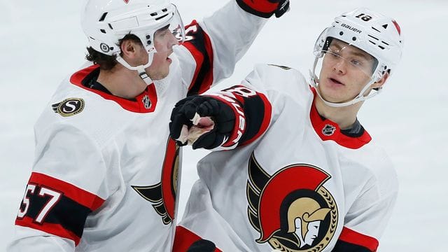 Tim Stützle (r) traf dreifach für die Ottawa Senators. Tim Stützle (r) traf dreifach für die Ottawa Senators.