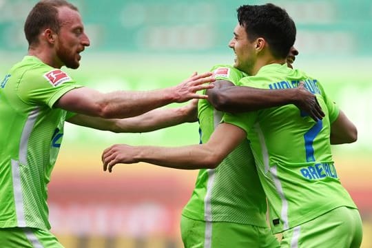 Maximilian Arnold (l) drückt RB Leipzig im Pokalfinale die Daumen.