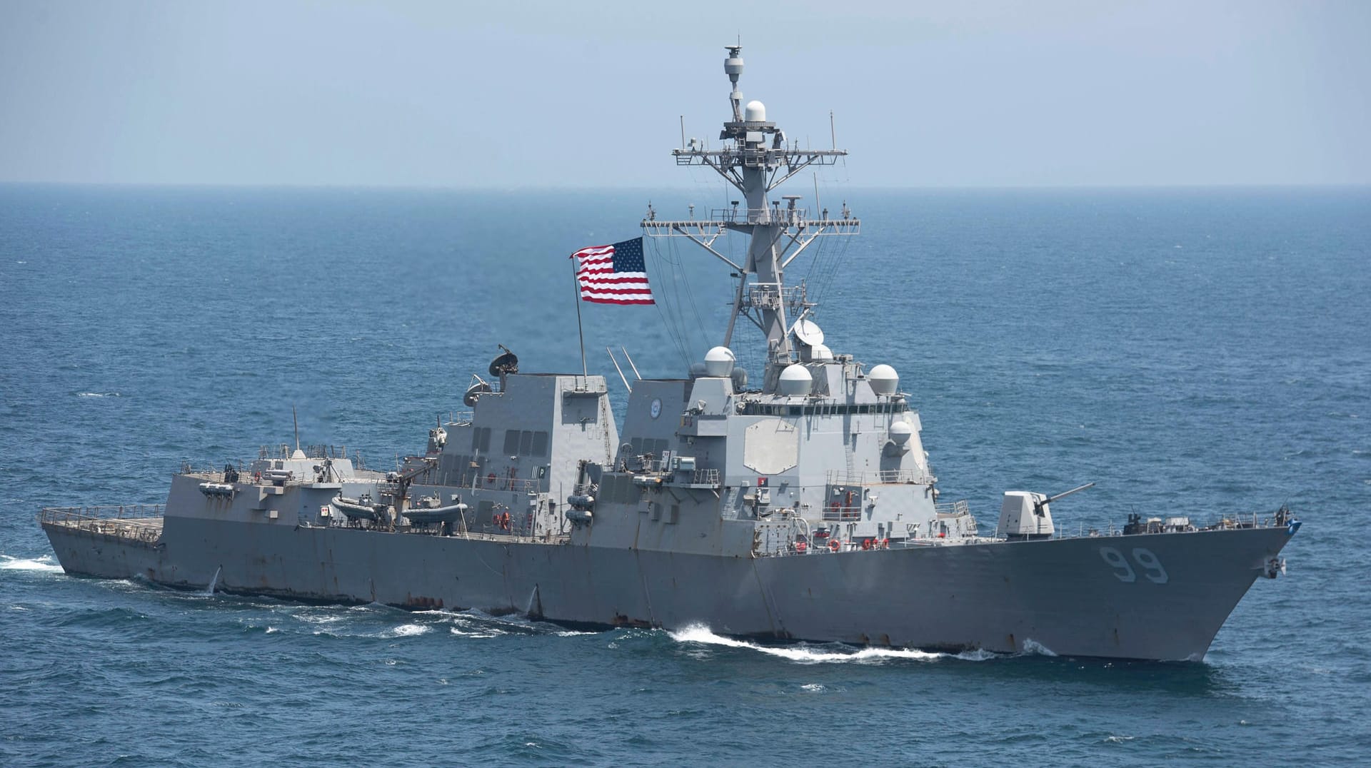 Schiff der US-Marine im Arabischen Meer: Der Iran wird hinter der Lieferung vermutet (Symbolbild). Schiff der US-Marine im Arabischen Meer: Der Iran wird hinter der Lieferung vermutet (Symbolbild).