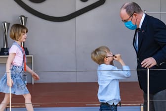 Fürst Albert mit Prinzessin Gabriella und Prinz Jacques: Die drei besuchten gemeinsam ein Autorennen.