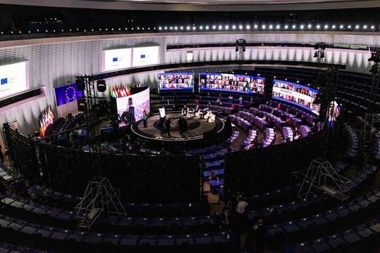 Blick in die Eröffnungsveranstaltung der Konferenz zur Zukunft Europas im Plenarsaal des Europäischen Parlaments in Straßburg.