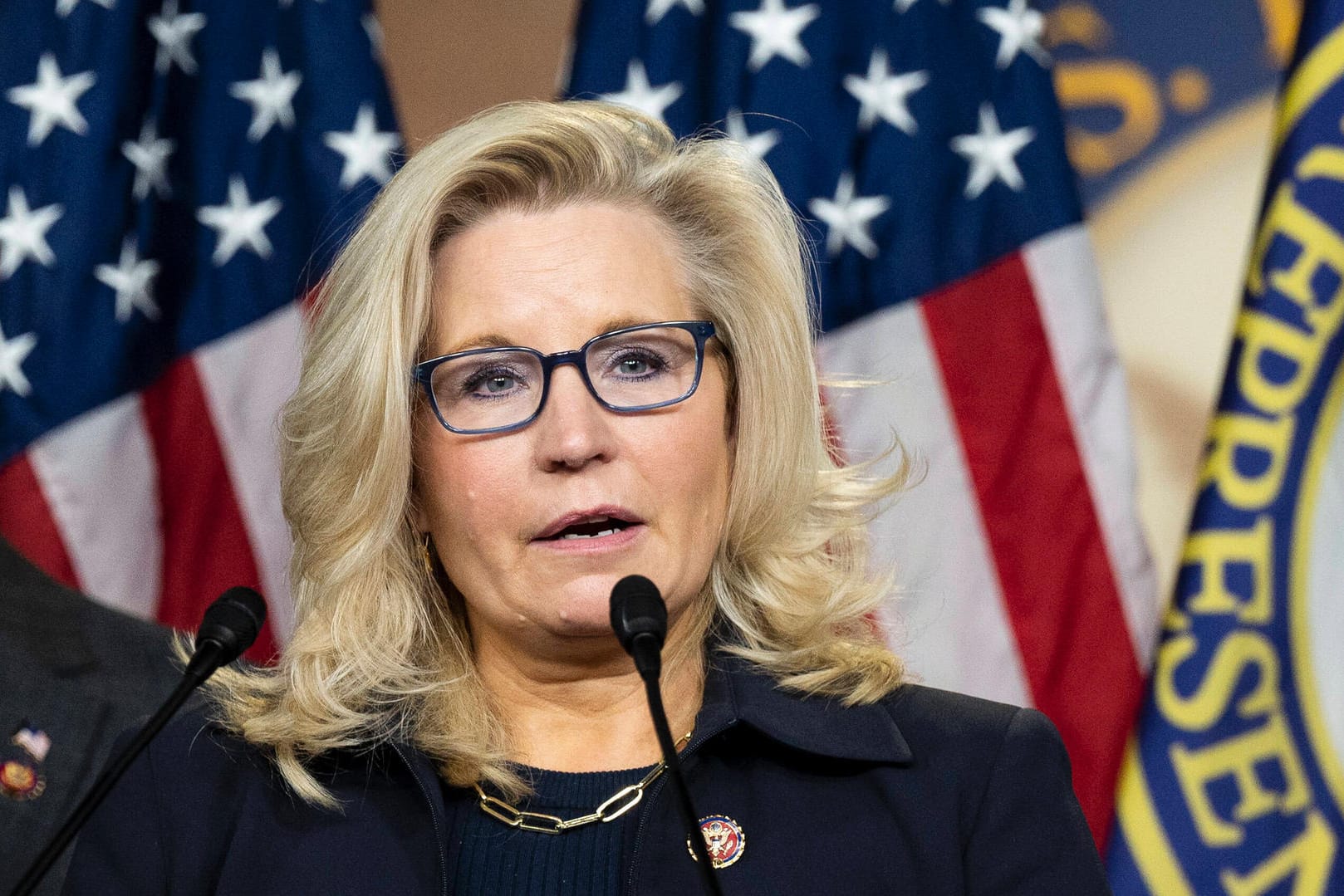 Liz Cheney bei einer Pressekonferenz (Archivbild). Die Trump-Gegnerin könnte bald einen wichtigen Posten verlieren.