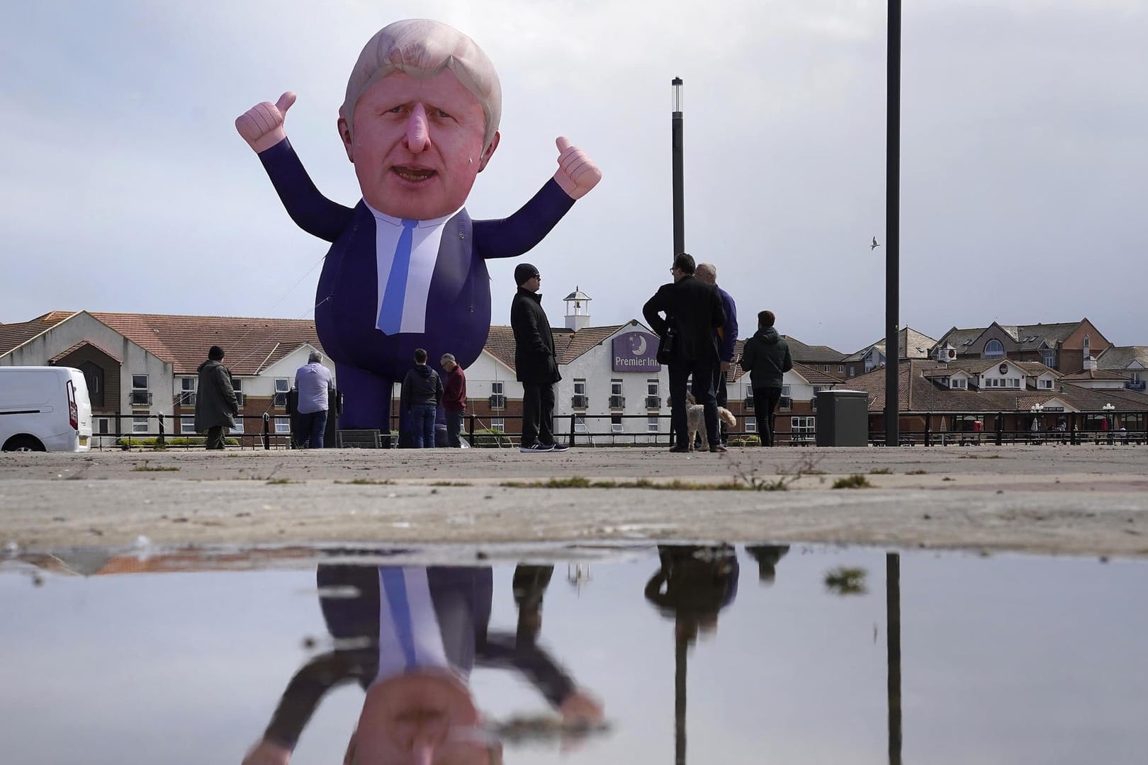 Figur von Premierminister Johnson: Eine über neun Meter große aufblasbare Figur von Boris Johnson wurde an der Anlegestelle Jackson aufgestellt, nachdem die konservative Kandidatin Mortimer die Nachwahlen zum Parlament in Hartlepool gewonnen hat.
