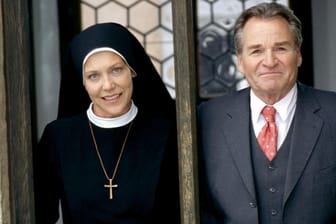 "Um Himmels Willen": Janina Hartwig und Fritz Wepper nehmen Abschied von der ARD-Reihe.