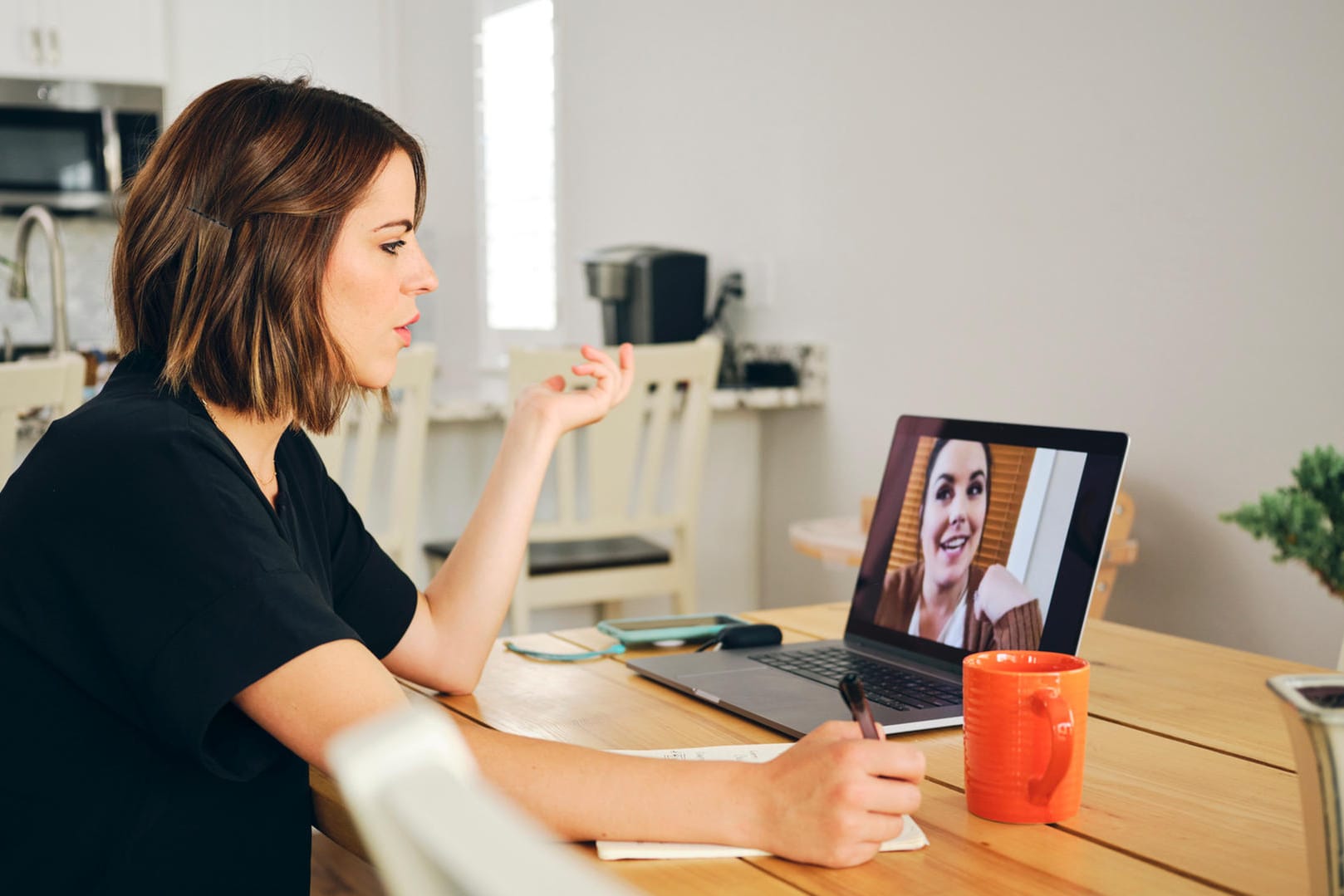 Arbeit: Können Ungeimpfte auch ohne Zugang zum Betrieb die Arbeit erbringen, soll der Arbeitgeber derzeit Homeoffice ermöglichen.(Symbolbild)