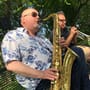 Köln: Saxophonist Delbrügge spielt Live-Konzert – Parkbank als improvisierte Bühne