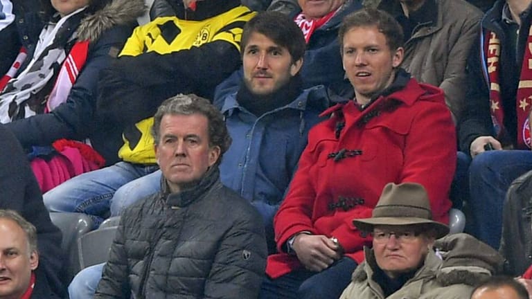 Julian Nagelsmann zu Besuch in der Allianz Arena: Die Wahl einer roten Jacke beim DFB-Pokalspiel zwischen dem FC Bayern und Borussia Dortmund (26.4.2017) sorgte deutschlandweit für Aufsehen.