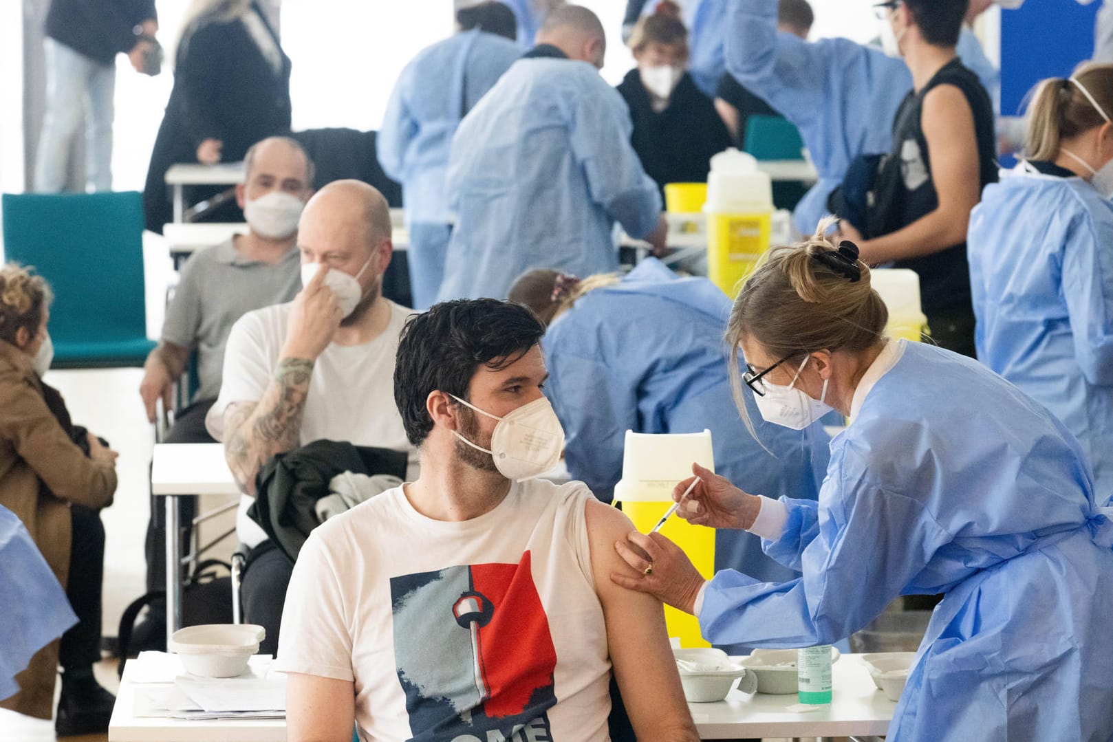 Impfung gegen Corona in der Zentralmoschee in Köln. Hier wurden die Impfstoffe von Astrazeneca und Johnson & Johnson verimpft.