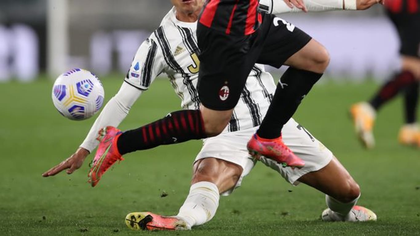 Kassierte mit Juventus eine deftige Heimpleite gegen den AC Mailand: Cristiano Ronaldo (l).