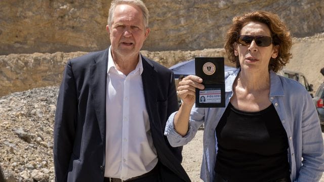 Moritz Eisner (Harald Krassnitzer) und Bibi Fellner (Adele Neuhauser) sind einer Verschwörung auf der Spur. Moritz Eisner (Harald Krassnitzer) und Bibi Fellner (Adele Neuhauser) sind einer Verschwörung auf der Spur.
