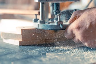 Holzfräsen (Symbolbild): Die Preise für Holz sind zuletzt stark gestiegen.