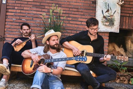 Craig Saunders (l-r), Ian Hooper und Claudio Donzelli von der Folk-Band Mighty Oaks.