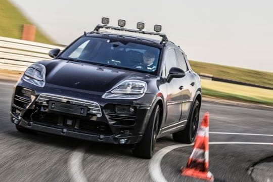 Porsche: Der Hersteller spult mit Prototypen viele Testkilometer ab.
