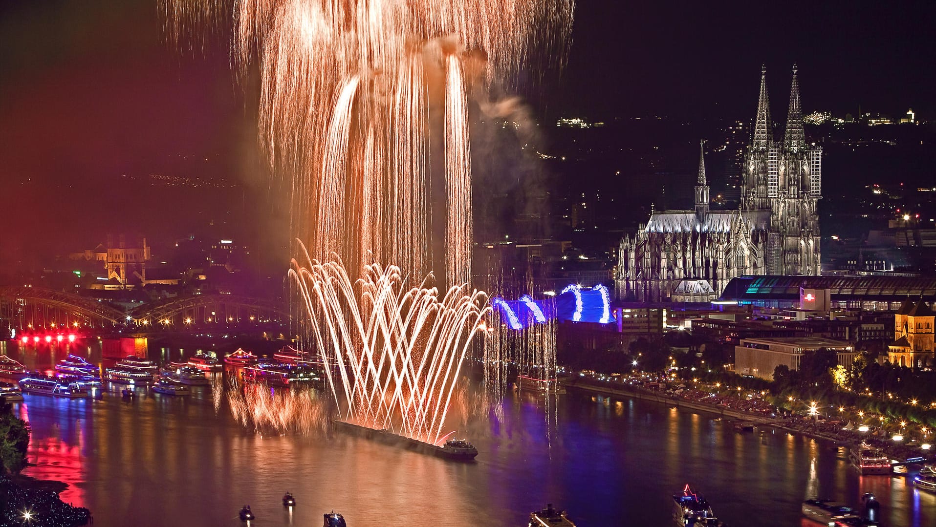 Feuerwerk über dem Rhein (Archivbild): "Kölner Lichter" am 10. Juli 2021 wurden abgesagt.