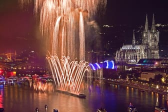 Feuerwerk über dem Rhein (Archivbild): "Kölner Lichter" am 10. Juli 2021 wurden abgesagt.