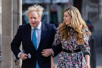 Der britische Premierminister Boris Johnson und seine Freundin Carrie Symonds: 2019 reisten sie gemeinsam auf die Karibikinsel.