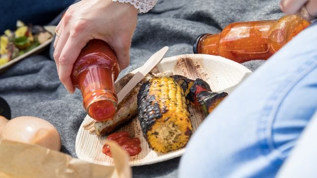 Ob die Grillsauce Alkohol enthält, wird auf der Vorderseite der Verpackung unterschiedlich gut kenntlich gemacht.