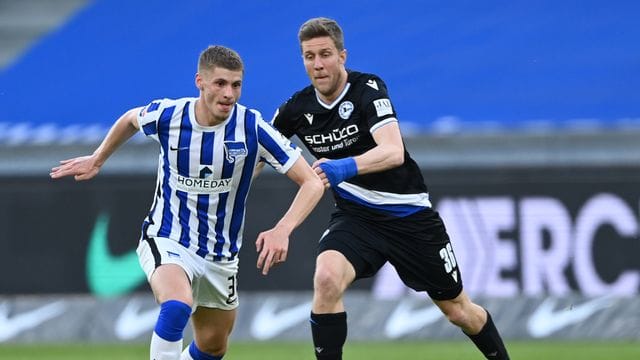 Trainersohn Marton Dardai (l) verlängerte seinen Vertrag bei Hertha BSC. Trainersohn Marton Dardai (l) verlängerte seinen Vertrag bei Hertha BSC.