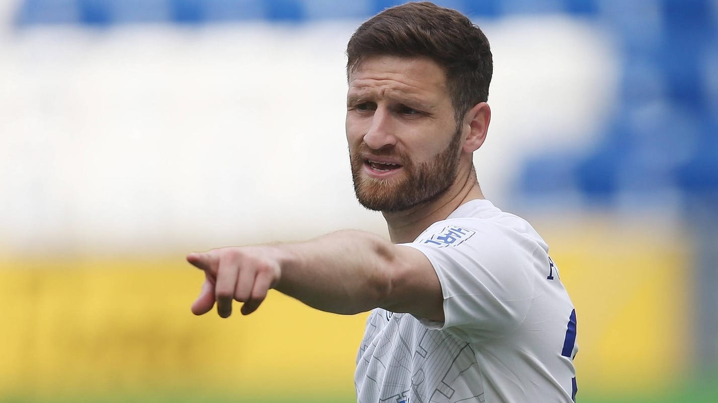 Shkodran Mustafi ist Teil der Schalker Mannschaft: Ein Profi soll positiv auf das Coronavirus getestet worden sein (Symbolbild).