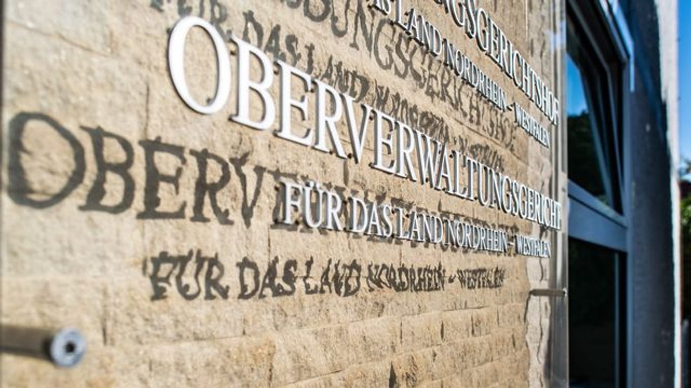 Ein Schriftzug weist auf das OVG in Münster hin