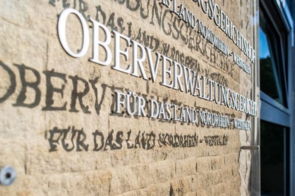 Ein Schriftzug weist auf das OVG in Münster hin