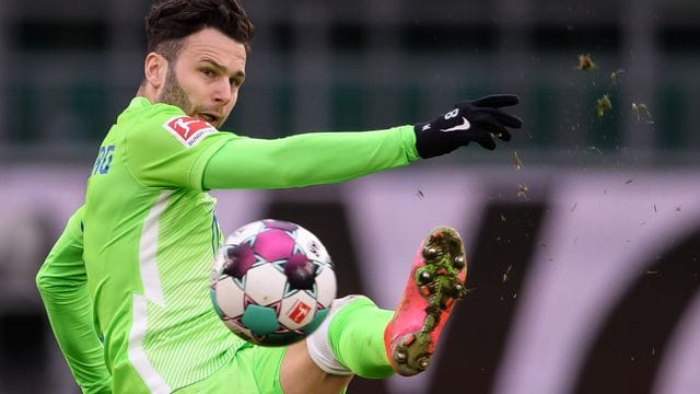 Der Wolfsburger Renato Steffen verletzte sich am Sprunggelenk.