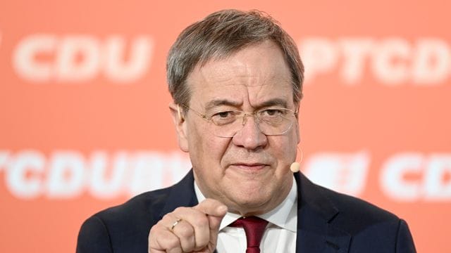 CDU-Chef Armin Laschet kann sich freuen: In einer Umfrage legt die Union etwas zu. CDU-Chef Armin Laschet kann sich freuen: In einer Umfrage legt die Union etwas zu.