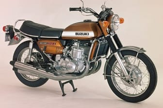 "Wasserbüffel": Diesen Spitznamen bekam die Suzuki GT 750 aus den 1970ern wegen ihres großvolumigen, wassergekühlten Zweitaktmotors, der schon aus dem Drehzahlkeller gut anschob.