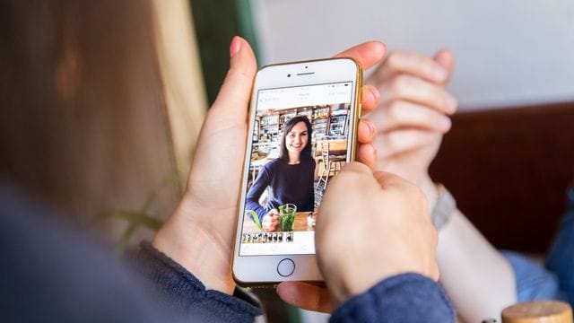 Wo und wann ein Foto aufgenommen worden ist, sollte nicht jeder wissen. Wo und wann ein Foto aufgenommen worden ist, sollte nicht jeder wissen.