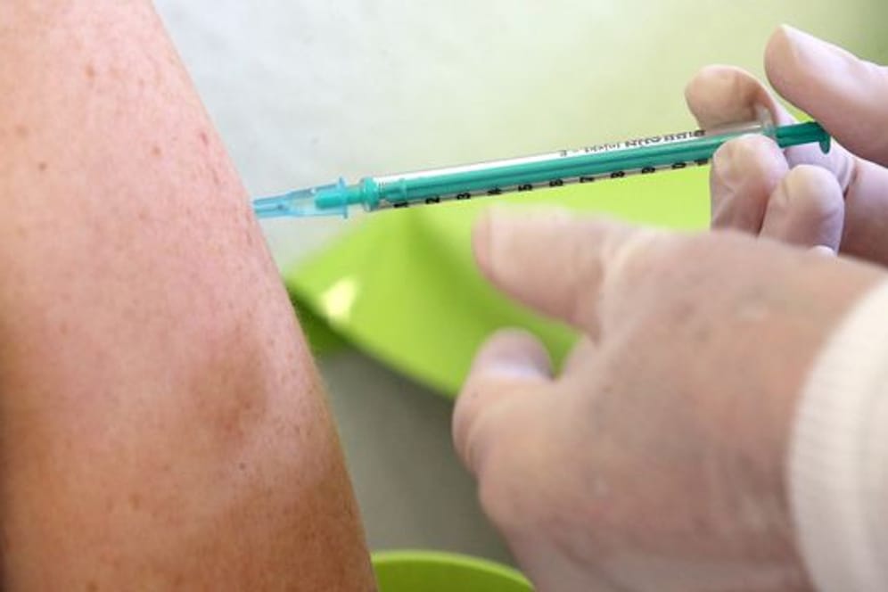 Der Ruf nach Strafen bei ungerechtfertigten Versuchen, sich eine Impfung zu erschleichen, wird lauter.