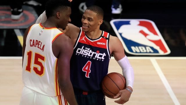 Bekam nach seinem NBA-Rekord gegen Atlanta auch Lob vom Gegner: Wizards-Star Russell Westbrook. Bekam nach seinem NBA-Rekord gegen Atlanta auch Lob vom Gegner: Wizards-Star Russell Westbrook.