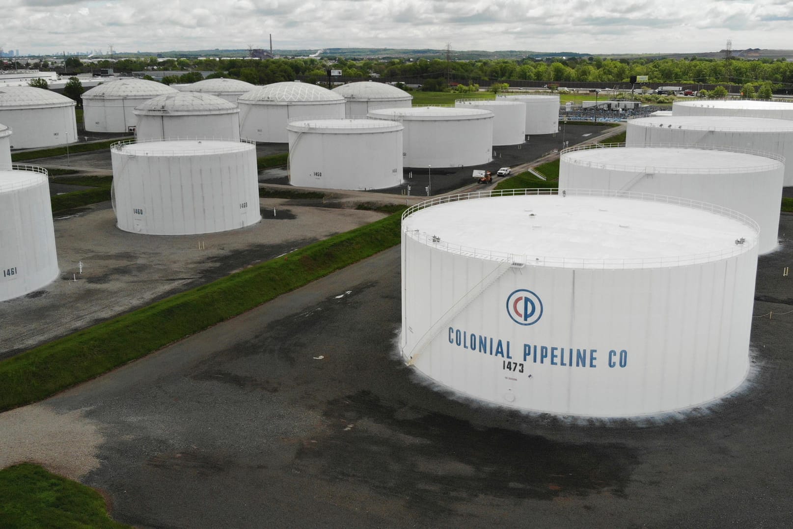 Colonial Pipeline Lagertanks (Symbolbild): Die größte Benzin-Pipeline in den USA soll nach einem Cyberangriff schrittweise wieder in den Dienst genommen und bis Ende der Woche weitgehend normal im Einsatz sein.
