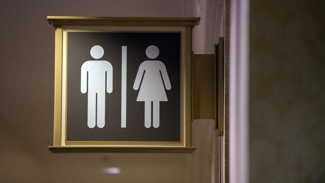 Wer ständig eine Toilette braucht, kann nicht mit den Öffis zur Arbeit fahren. Wer ständig eine Toilette braucht, kann nicht mit den Öffis zur Arbeit fahren.