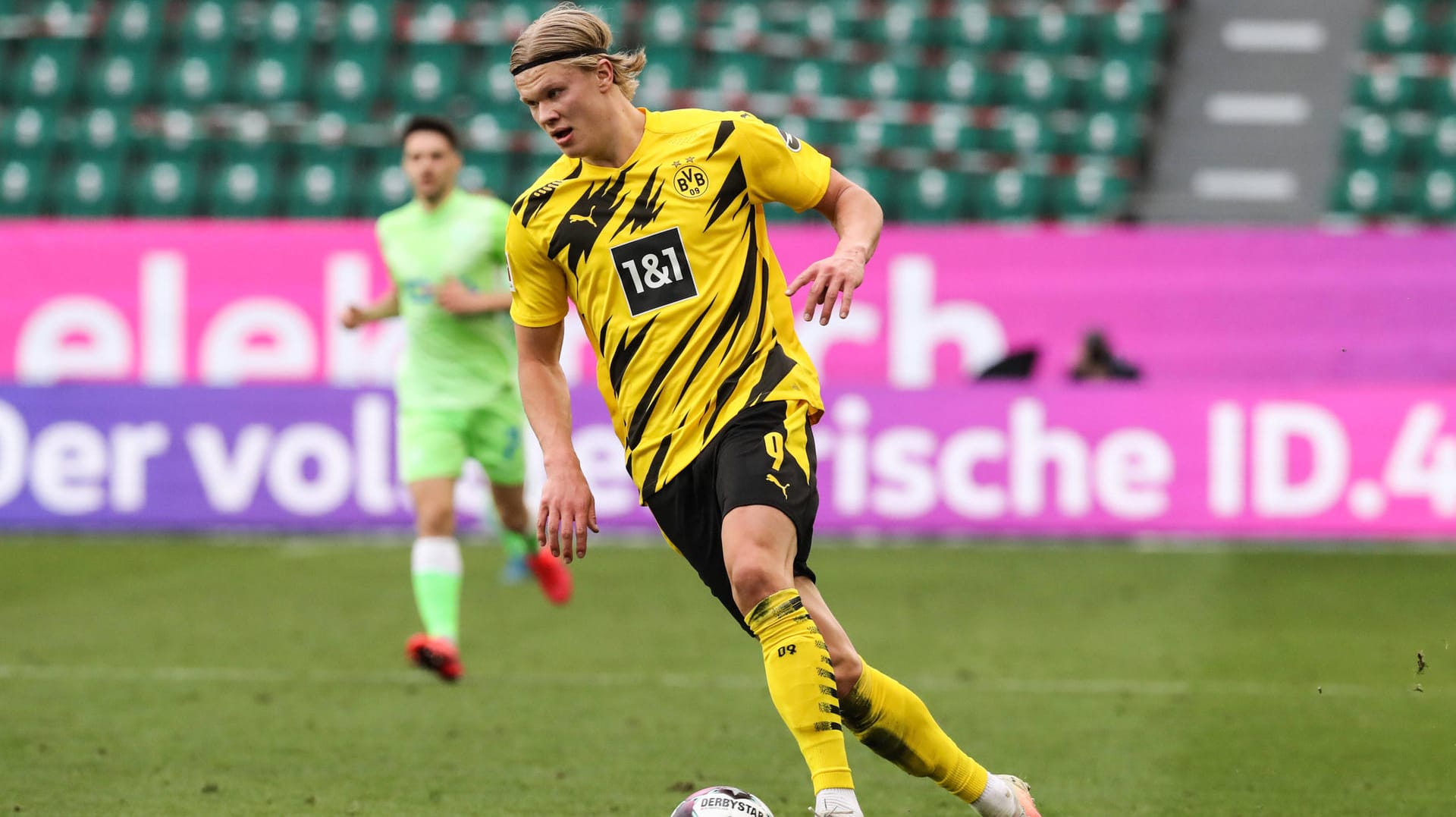 Erling Haaland (Borussia Dortmund,9) - 1 Fussball Bundesliga Saison 2020-2021 Punktspiel VfL Wolfsburg vs. Borussia Dort