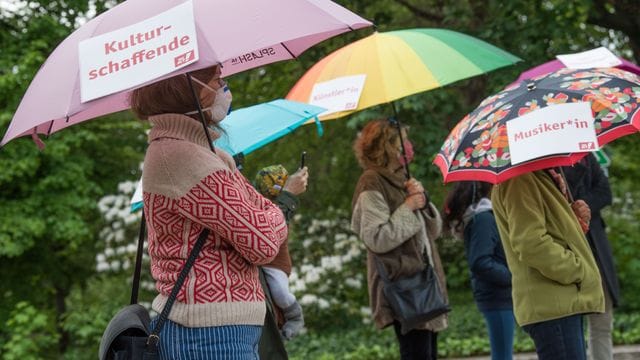 Der Anteil der Solo-Selbstständigen liegt in den Kulturberufen fast sieben Mal so hoch wie in der gesamten erwerbstätigen Bevölkerung.