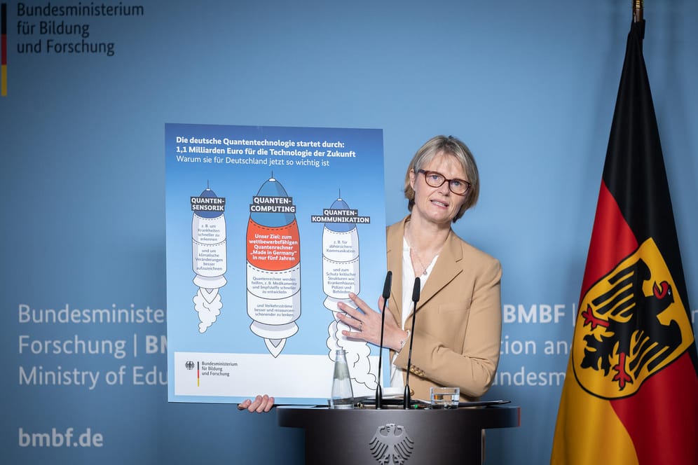 Bundesforschungsministerin Anja Karliczek: Die Bundesregierung stellt zwei Milliarden Euro für die Entwicklung von Quantentechnologien bereit.