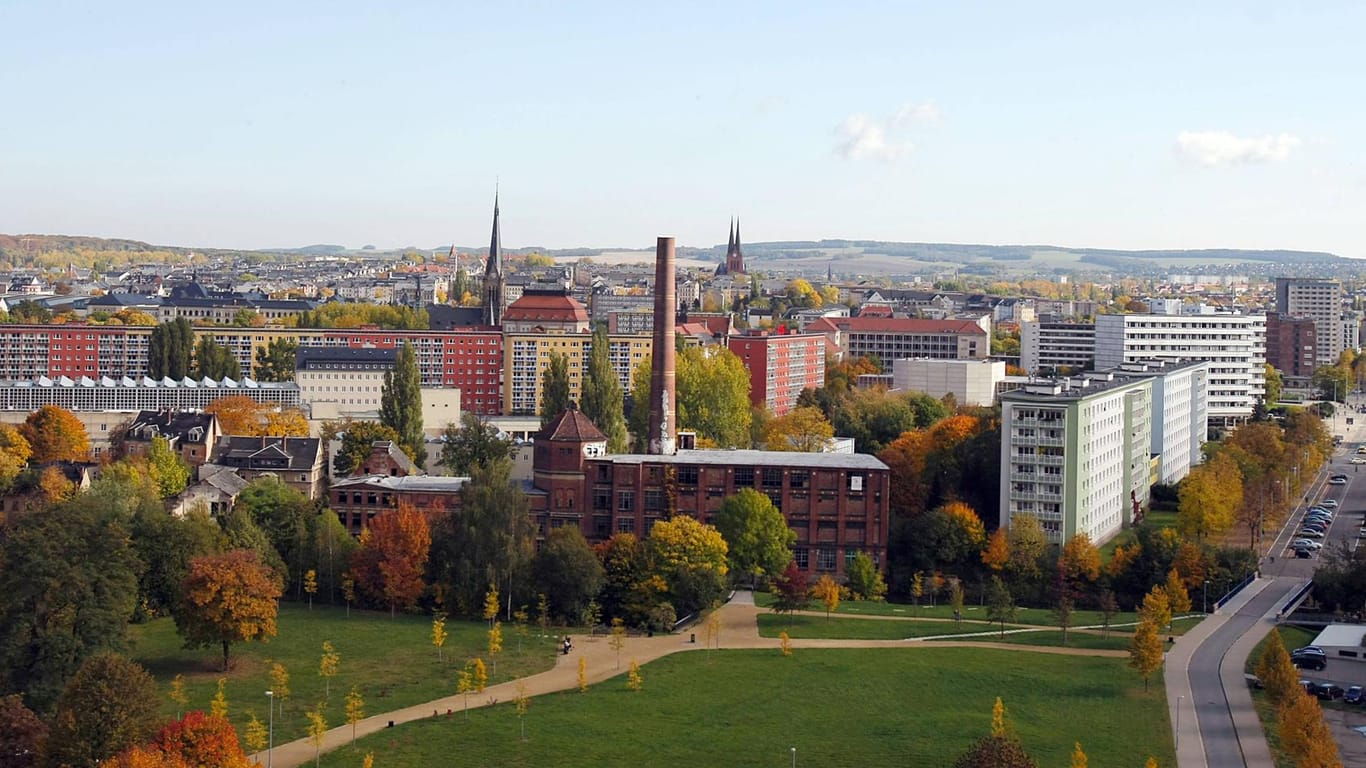 Blick über Chemnitz (Archivbild): Im Stadtpark in der sächsischen Stadt wurde am 1. Mai eine junge Frau vergewaltigt.